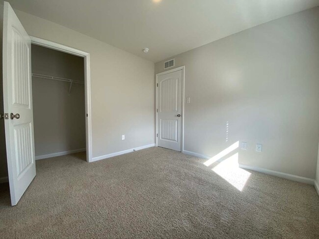 Building Photo - 407 Mardella Dr