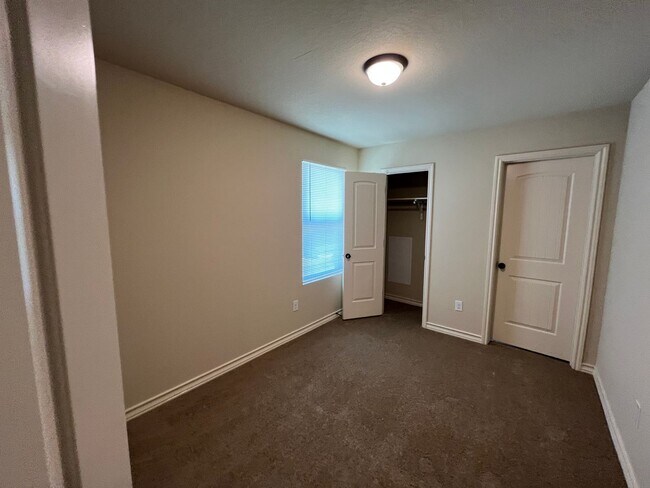 Building Photo - 7011 Micayla Cv