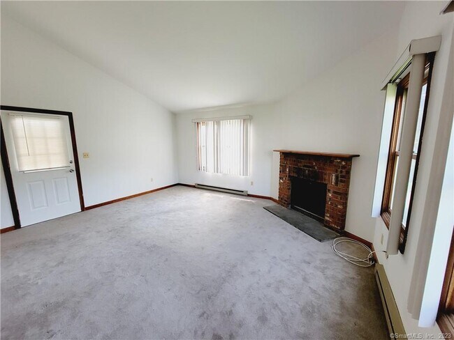 Building Photo - 96 Valley Dr