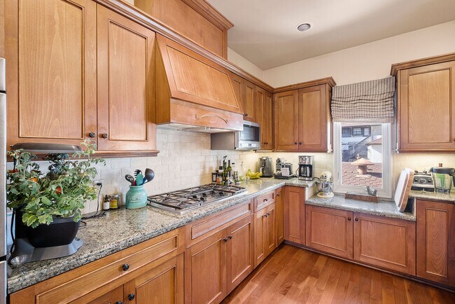 Granite countertops - 108 S El Molino Ave