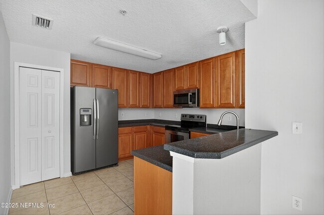 Building Photo - 7055 Deer Lodge Cir