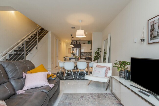 Building Photo - 10245 NW 63rd Terrace