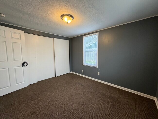 Building Photo - 535 15th Ave