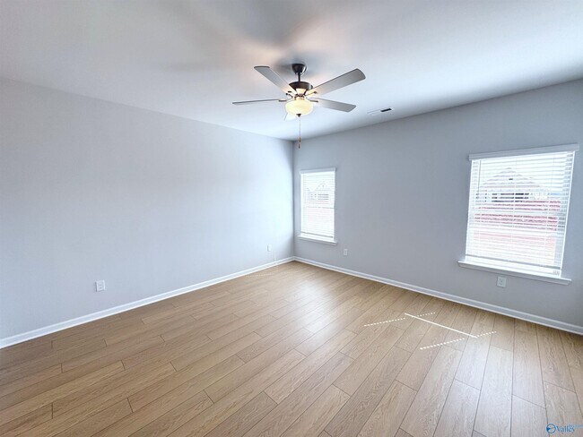 Building Photo - 161 Little Britain St