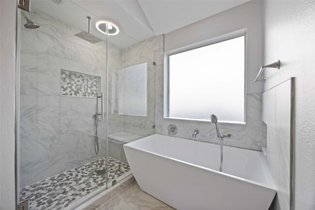 Building Photo - 15018 Summer Knoll Ln