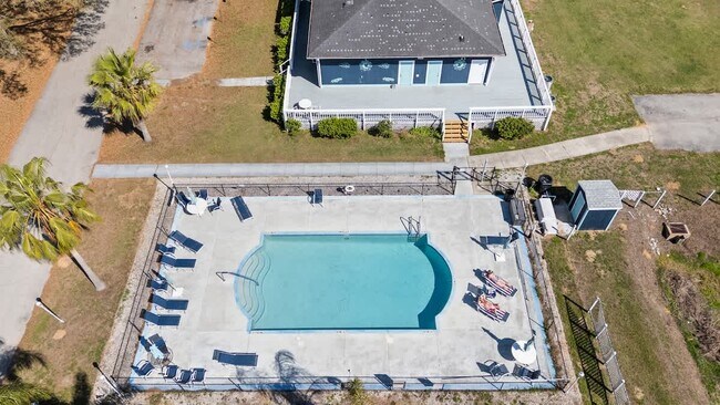 Building Photo - 10034 Hamp Dr