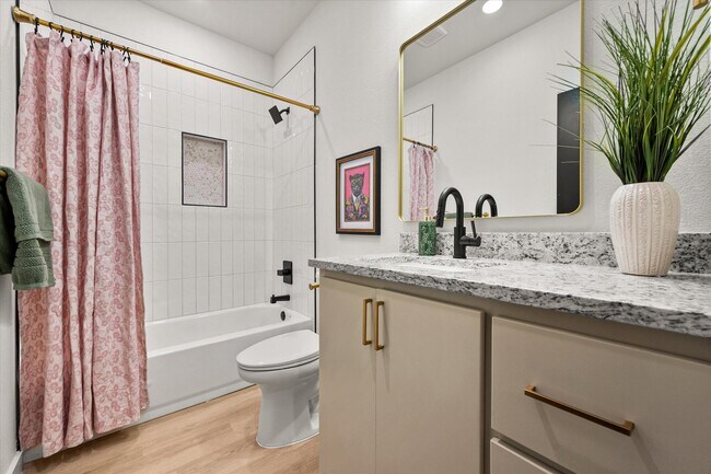 Building Photo - 1410 Farmhouse Ave