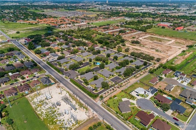 Building Photo - 1530 W Hall Acres Rd