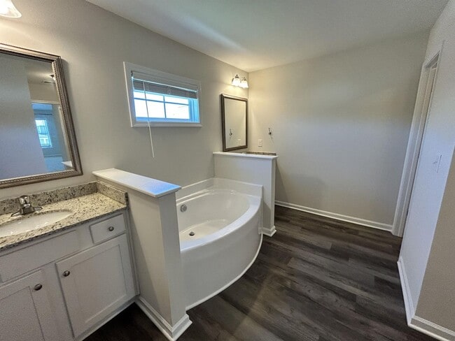 Building Photo - 144 Sunny Pt Lp