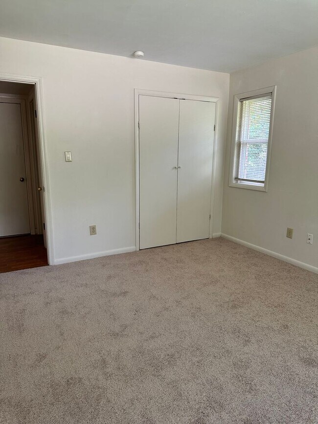 Building Photo - 153 Albemarle Dr