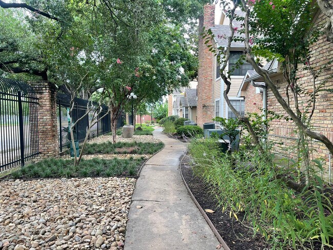 Building Photo - 2300 Old Spanish Trl