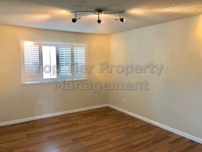 Building Photo - 2bd/1.5ba, 1,112 sf Concord Townhome available for Lease