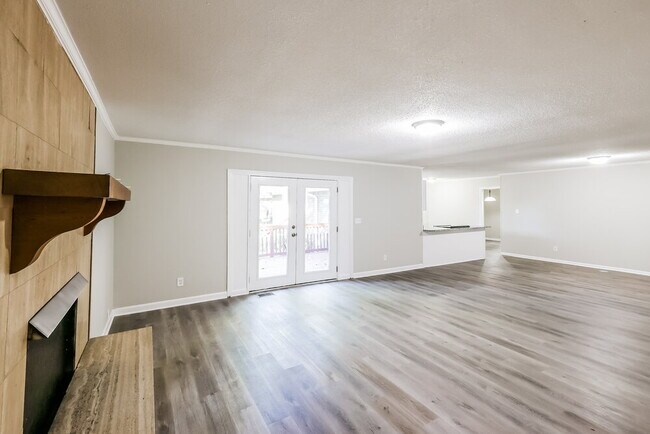 Building Photo - 1316 Airport Ln SW