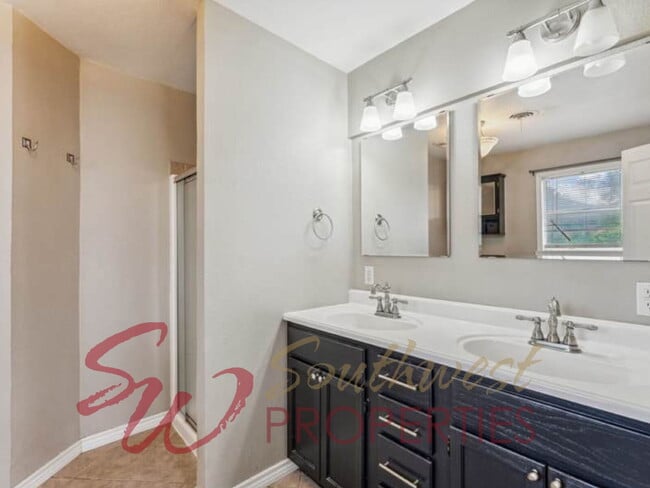 Building Photo - 3 Bed / 2 Bath House Steps from TSU Memorial Stadium — Perfect for Roommates!