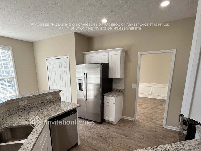 Building Photo - 2290 Grand Jct