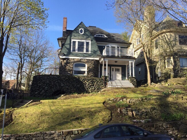 Building Photo - 14 Selkirk Rd