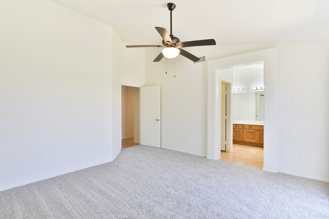Building Photo - Clemente Ranch 4 bedroom