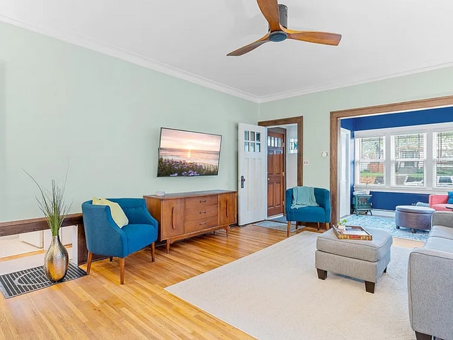Building Photo - 2 Bed | 1 Bath House in Desired Mpls Neigh...