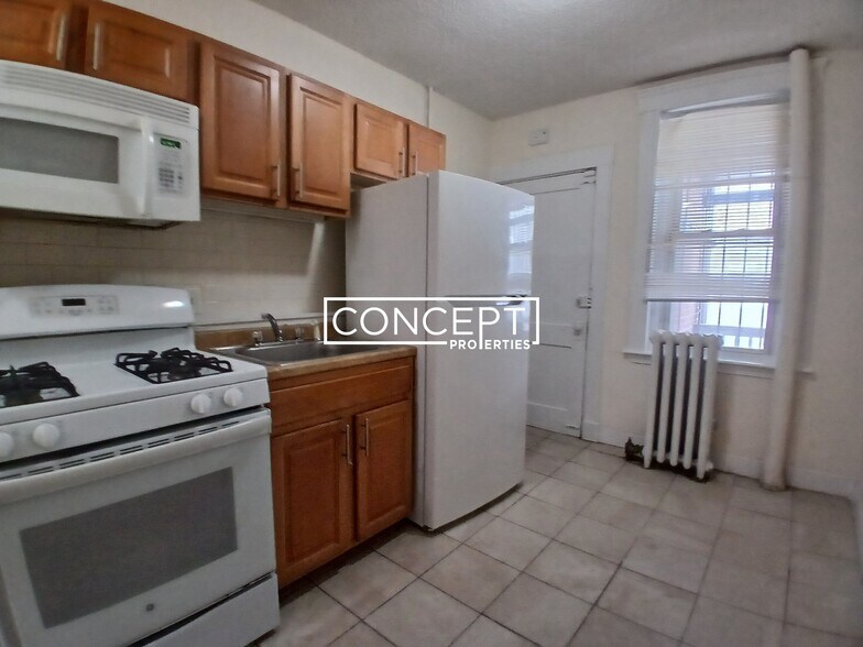 Building Photo - 15 Barrows St