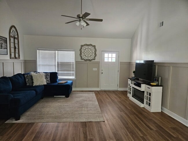 Building Photo - 107 Enclave Ct