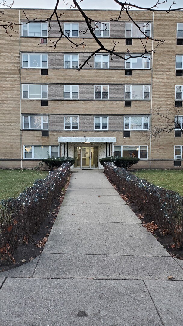 Primary Photo - 6160 N Damen Ave
