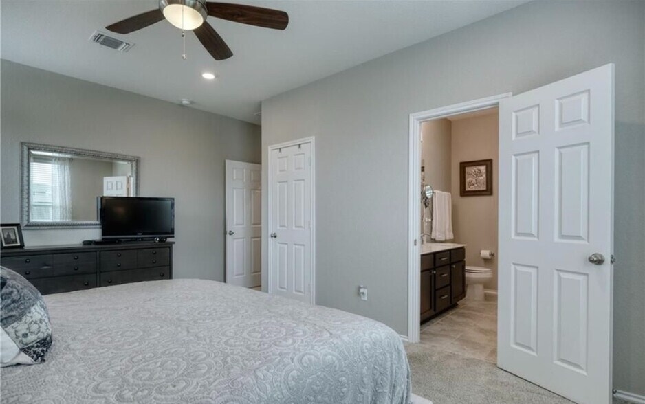 Building Photo - Room in House on Muenster Dr