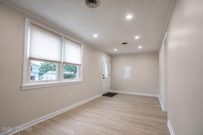 Building Photo - 246 Brookside Ave