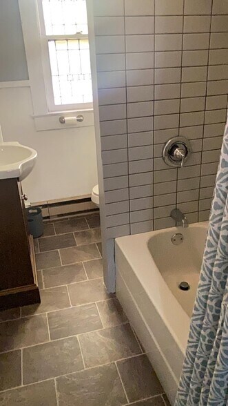 Building Photo - 104 S 4th St