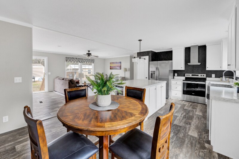 Building Photo - 20 Samaria St