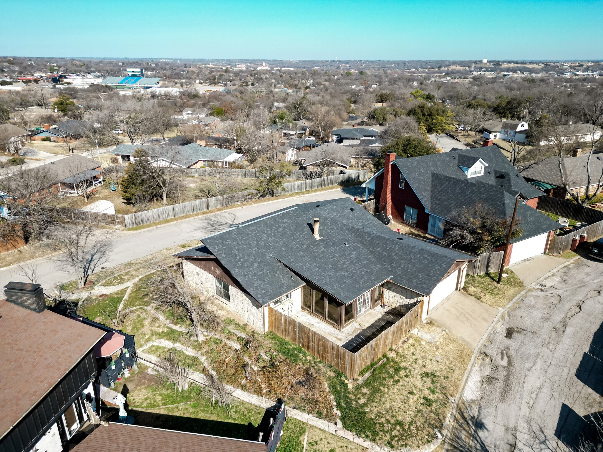 Building Photo - 504 Hilltop Dr