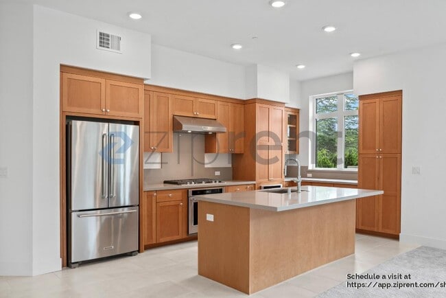 Building Photo - 308 Torrey Pine Terrace
