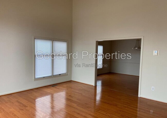 Building Photo - 10225 Club House Court