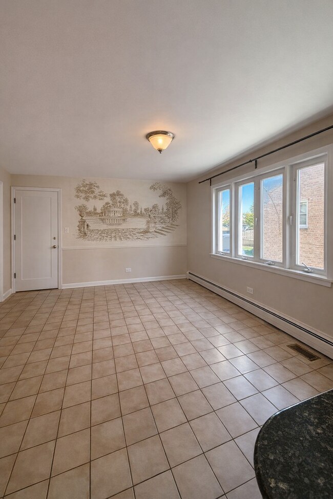 Building Photo - 8604 W Carmen Ave