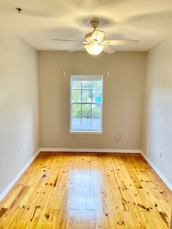 Building Photo - LUXURY TOWNHOME IN SODO 3/2.5 PLUS OFFICE AND BONUS ROOM  - DOWNTOWN ORLANDO