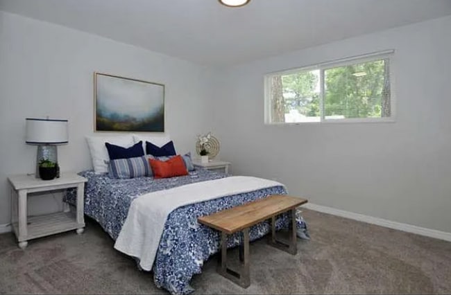 Building Photo - 4 Bedroom/ 2 Bathroom house in Midvale