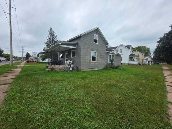 Building Photo - $1600| 4BD 1BA| 524 7th| Available 6/1/2026!