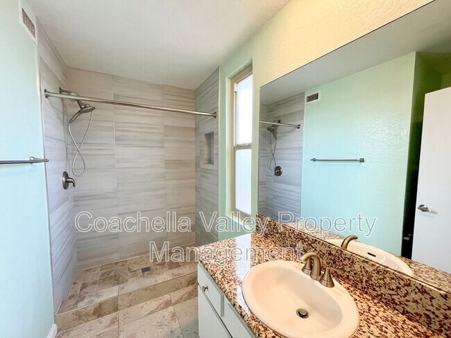 Building Photo - 400 N Sunrise Way