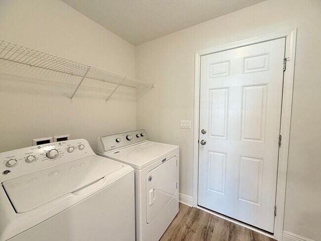 Building Photo - 4117 Hazelhurst Dr