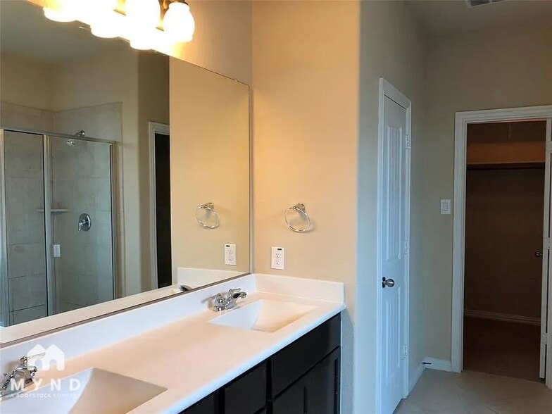 Building Photo - 5813 Valley Haven Way