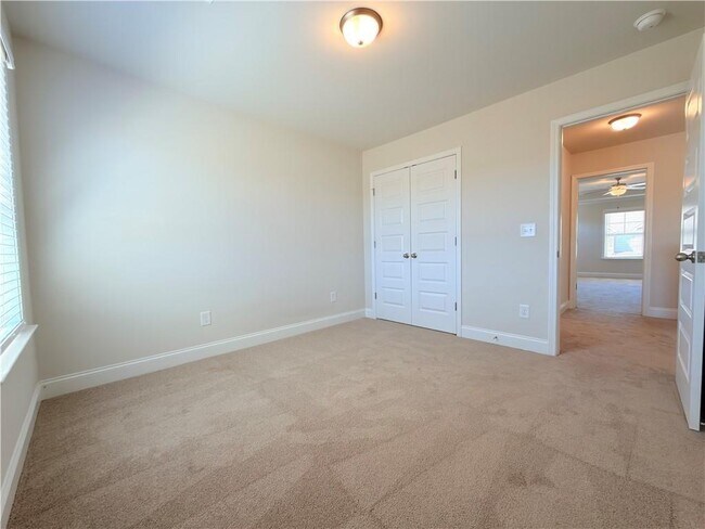 Building Photo - 470 Hellen Vly Dr