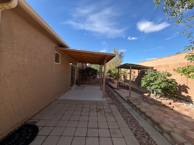 Building Photo - 2 Bedroom Single Story Town Home Available Near 98th St SW & Dennis Chavez Blvd SW!