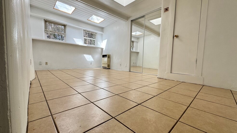 Building Photo - 4910 Nicholas Pl