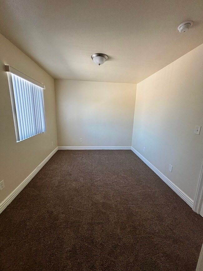 Building Photo - 830-828 W 71st St