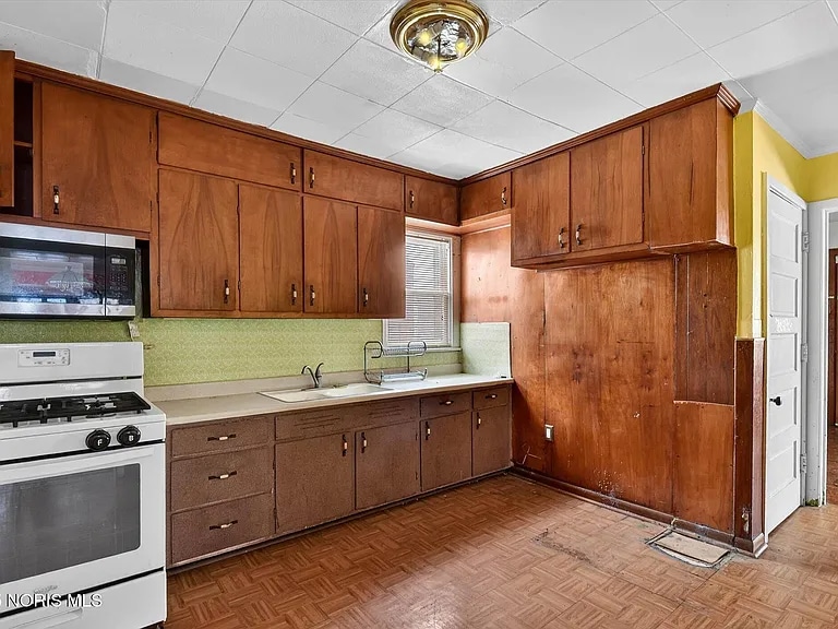 Building Photo - 3209 Kimball Ave