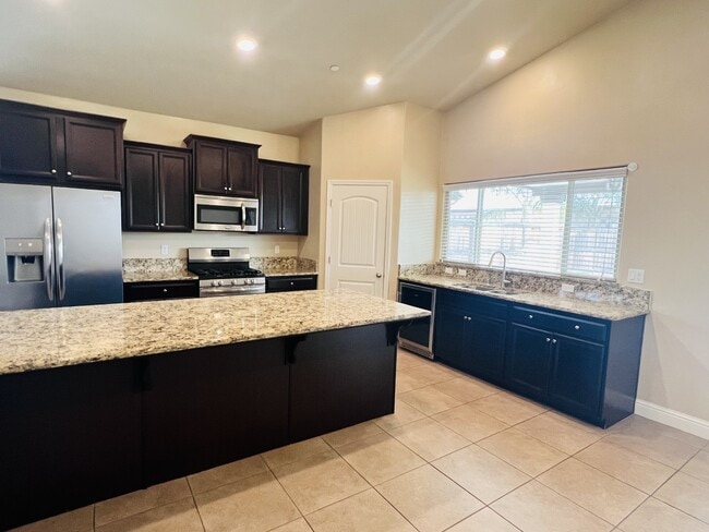 Building Photo - 9223 Oak Garden Ln