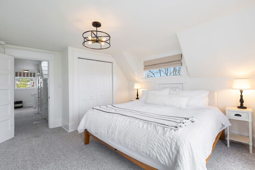 Building Photo - 334 Edmonds St