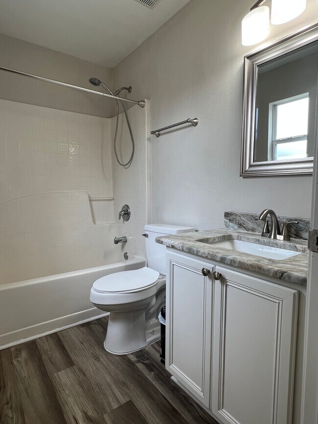 Master Bathroom - 116 Cabana Way