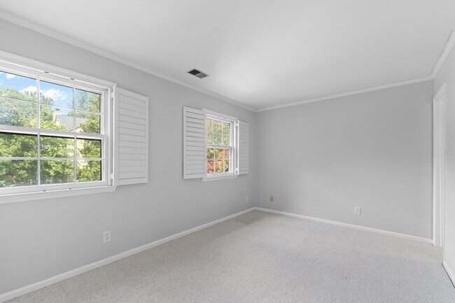 Building Photo - CONVENIENT AND AFFORDABLE