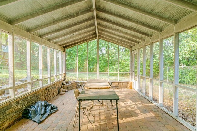 Building Photo - 324 Dalewood Dr