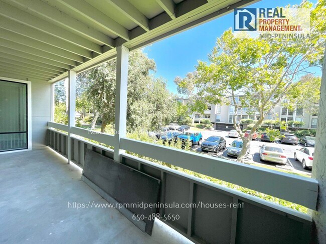 Building Photo - 1051 Beach Park Blvd